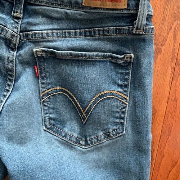 Levi’s 518  Size 3 Distressed Jeans.  W26/L32 - Picture 7 of 9